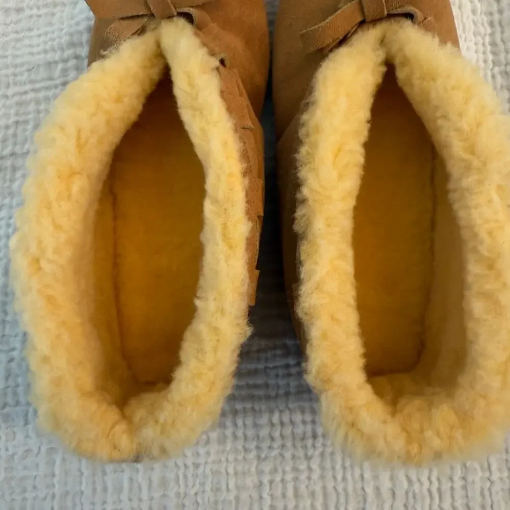 Firesiders Slippers Size Youth 4.5 or Women’s 6N Leather Fleece Lined Moccasin